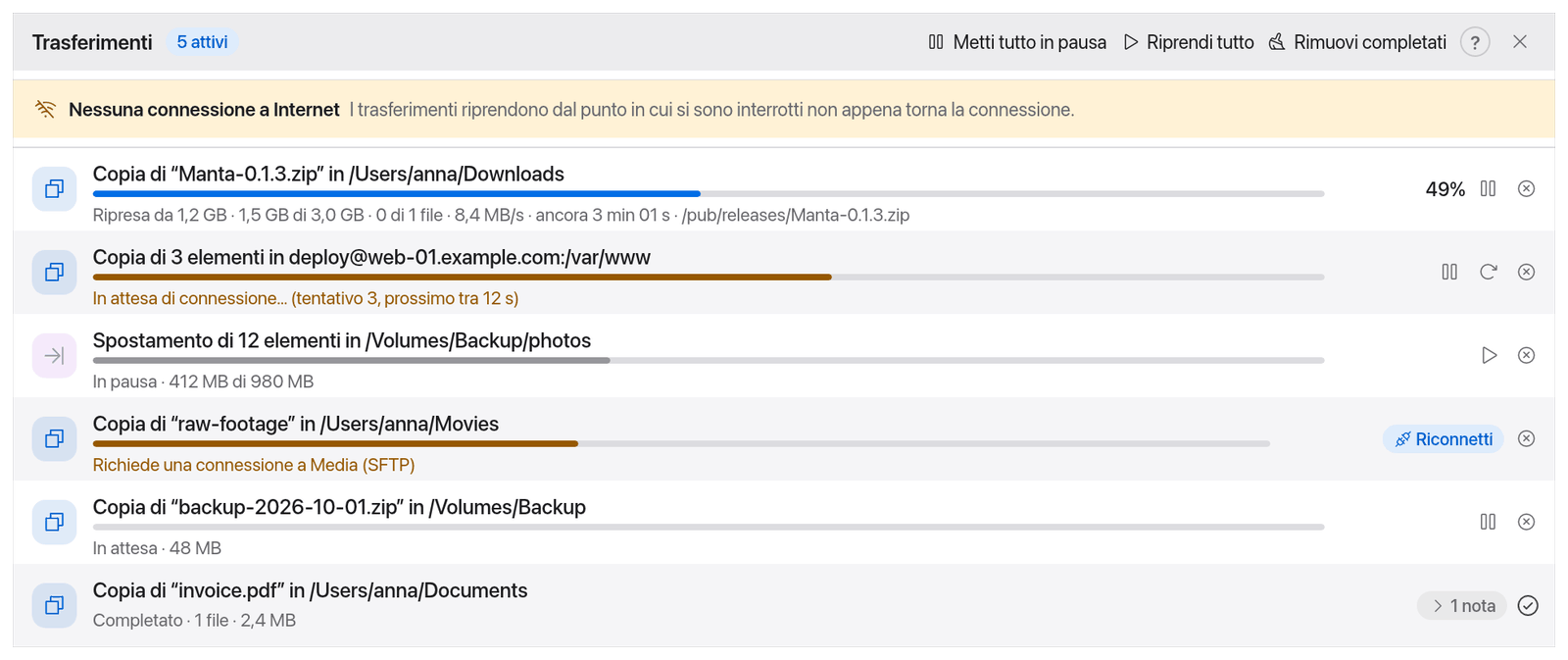 Trasferimenti: un’operazione in pausa e una in attesa, banner “Nessuna connessione a Internet”